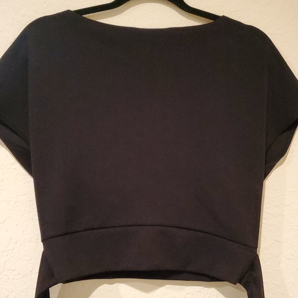 Boohoo Black Crop V Neck top - Picture 3 of 4